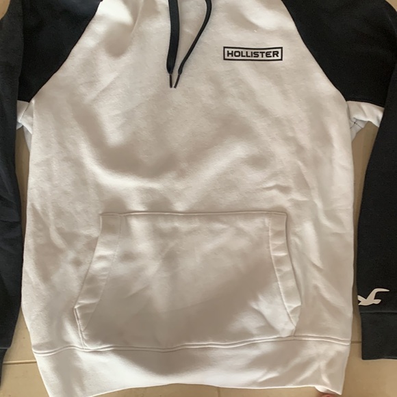 Hollister white with black trim hoodie. Size medium. Excellent condition. - Picture 4 of 6